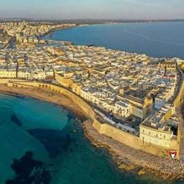 De Ostuni: Alberobello e Locorotondo com aperitivo da Apúlia