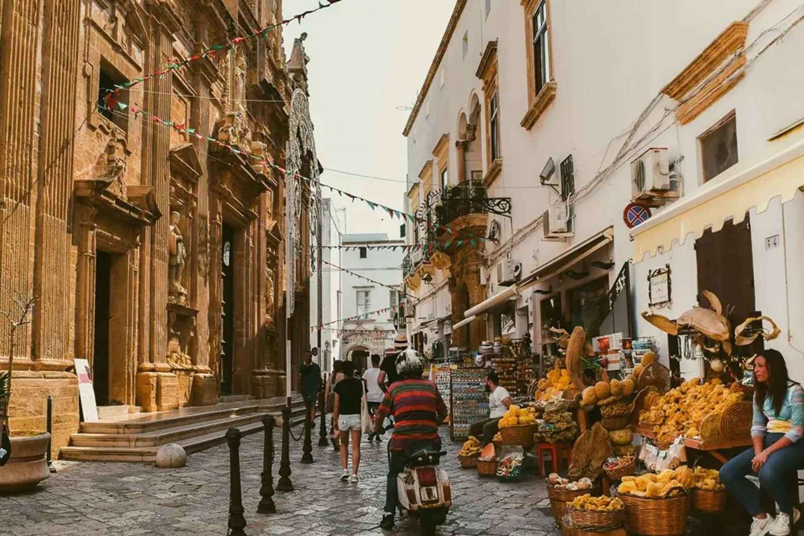 De Ostuni: Alberobello e Locorotondo com aperitivo da Apúlia