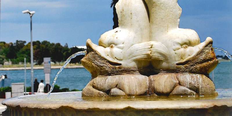 Fontaine aux dauphins