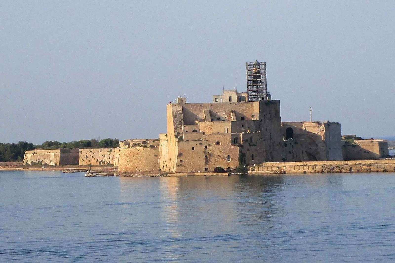 Brindisi: Castello Alfonsino Transfer + Eintrittskarte + Audioguide Brindisi