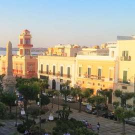 De Ostuni: Alberobello e Locorotondo com aperitivo da Apúlia