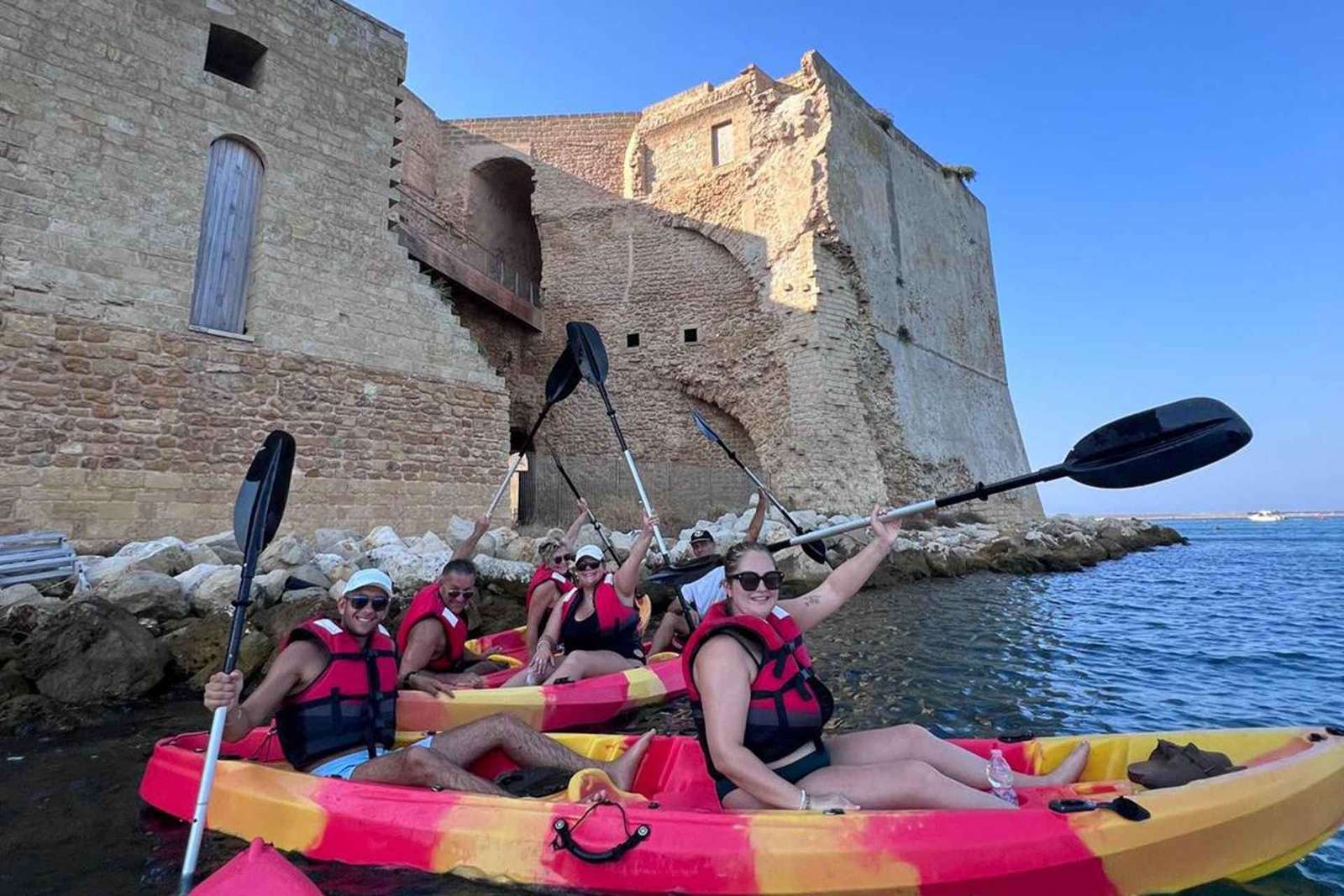 Brindisi: Geführte Kajaktour mit Schnorcheloption