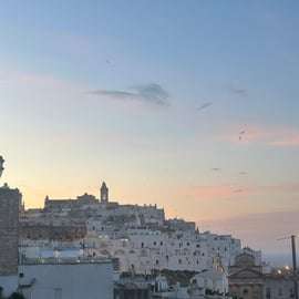 Ostuni : visite privée en tuk-tuk avec apéritif