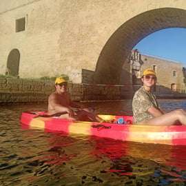 Brindisi: 2 Stunden Kajak oder Stand Up Paddle mieten