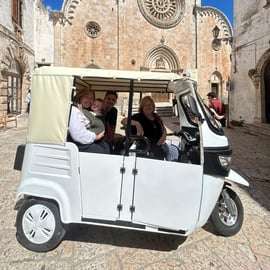 Ostuni : visite privée en tuk-tuk avec apéritif